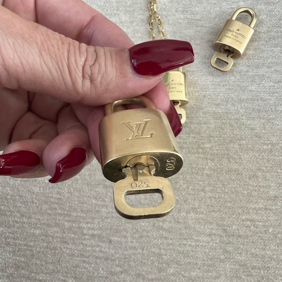 LOUIS VUITTON LOCK & KEY full inclusion w Italian 14kt plated chain Italy stamp🎁 - Picture 5 of 12